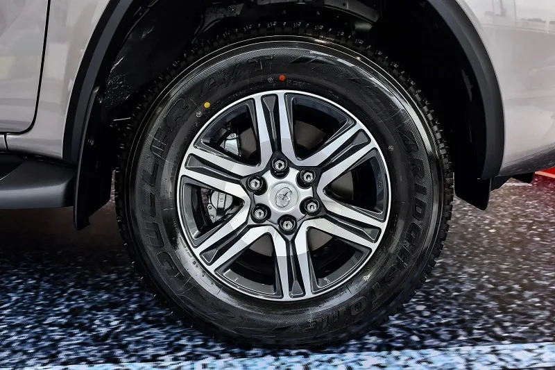 Banh xe toyota fortuner