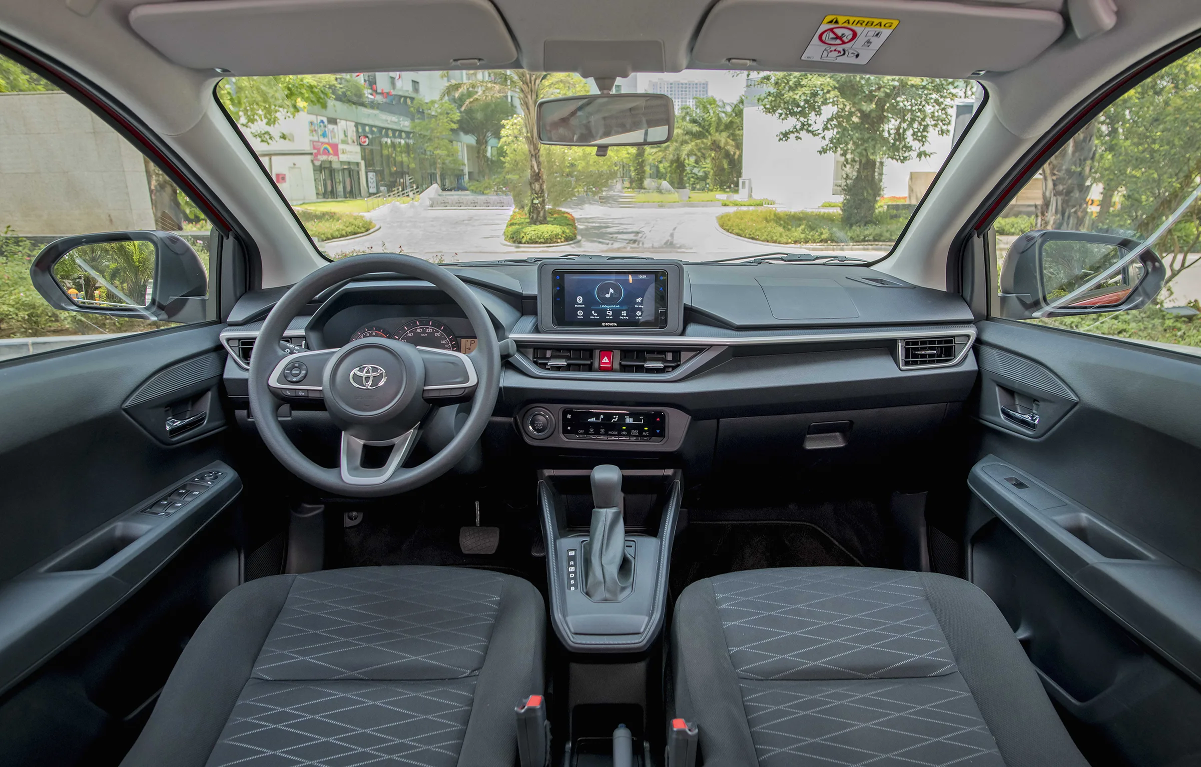 Toyota-Wigo-noi-that-02