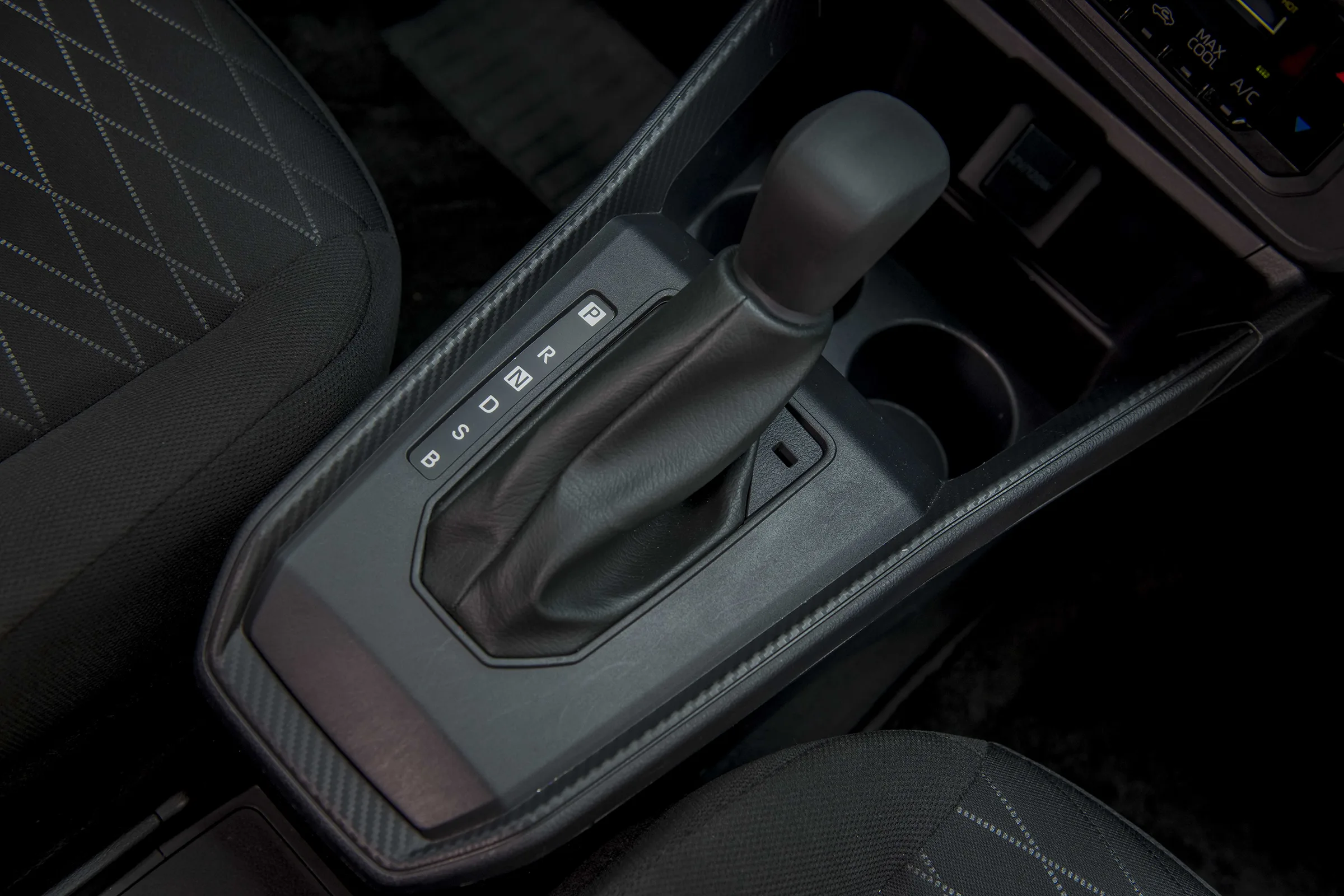 Toyota-Wigo-noi-that-07