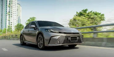 Toyota Camry 2026: Bảng giá lăn bánh, Thông tin Xe & Ưu đãi 05/2026