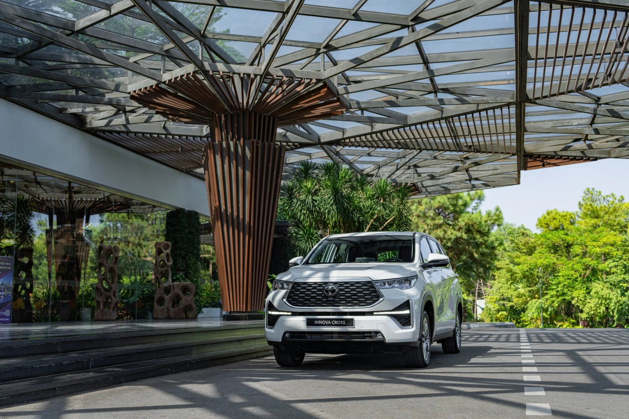 toyota innova cross 10