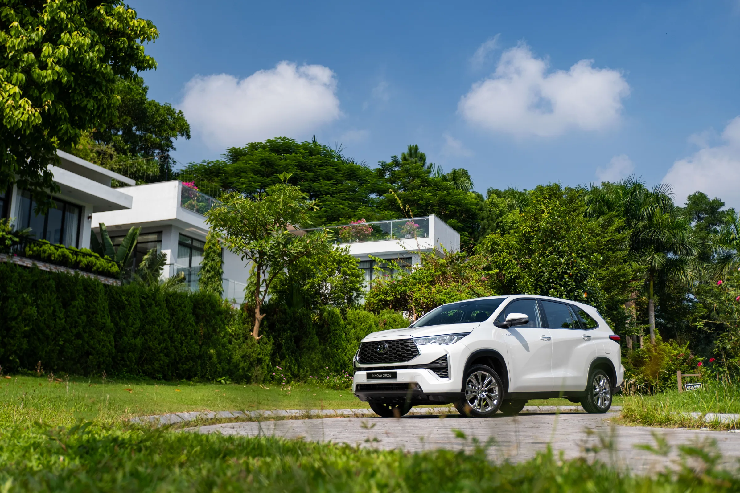 toyota innova cross IMG_4117