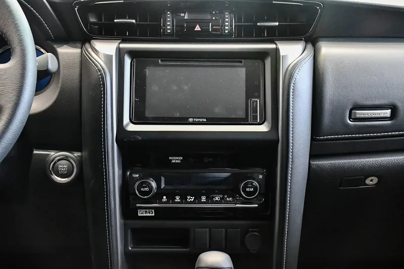 trang bị tiện nghi toyota fortuner 01