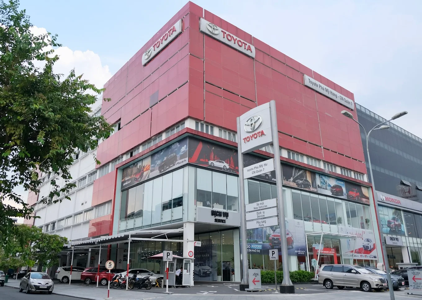 Mẫu web bán xe Toyota