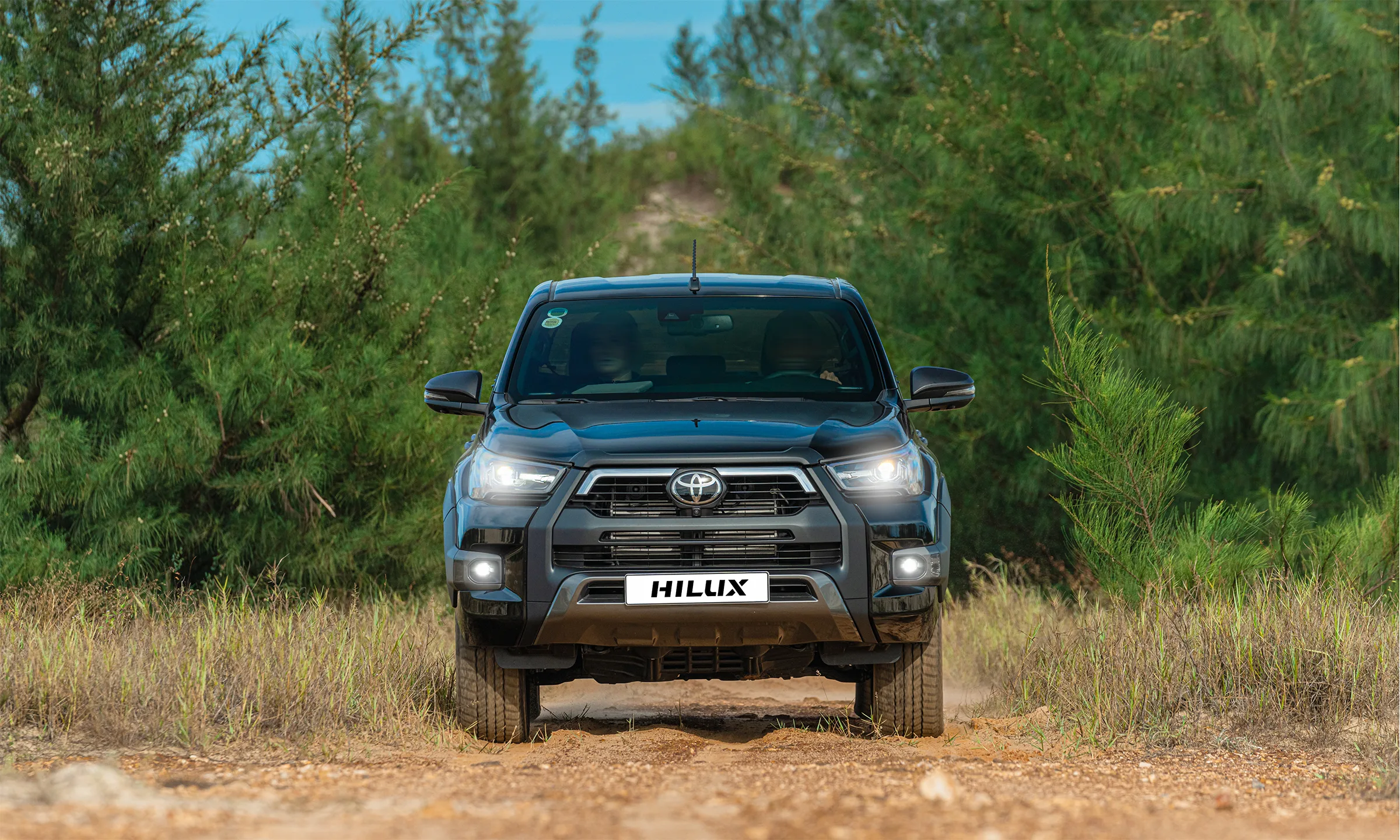 Toyota Hilux 2026: Giá lăn bánh, Thông tin Xe & Ưu đãi tháng 5/2026 - Ảnh 2