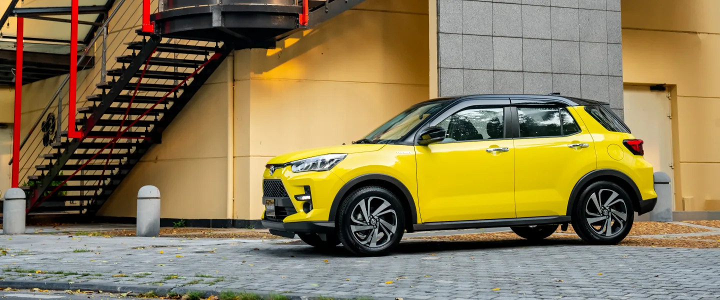 toyota raize mau vang 4
