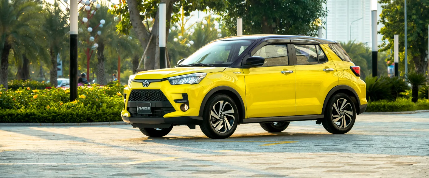 toyota raize mau vang